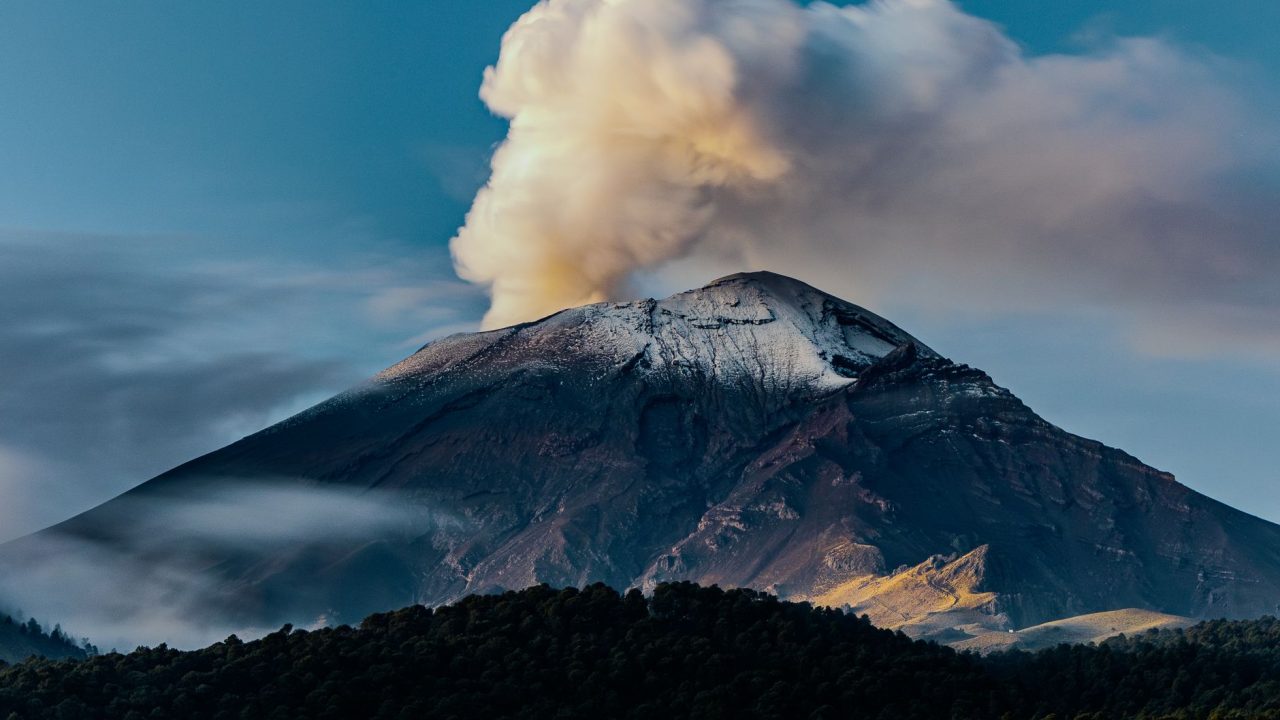 volcano cloud methane destruction